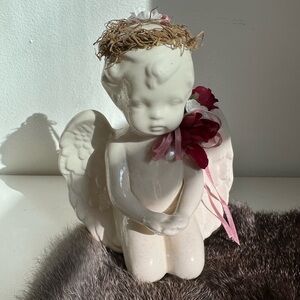 VINTAGE CERAMIC MINI PRAYING ANGEL WITH HALO | FLOWERS